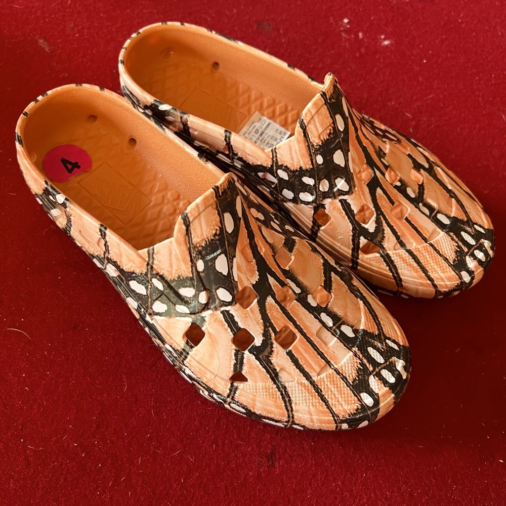Slip on Mule Trk size 4
